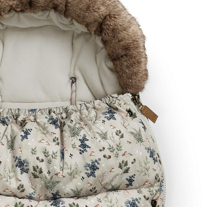 Fairytale Forest Fußsack with floral design, featuring cozy fur lining ideal for baby warmth in winter.